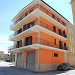 Daphnae House