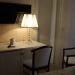 Daphnae House
