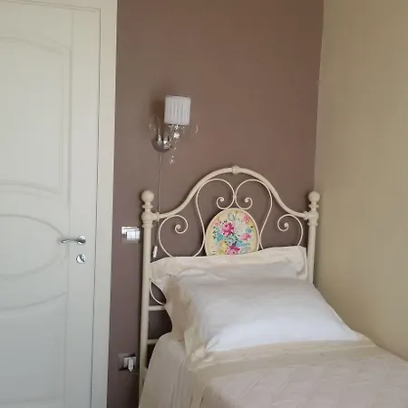 Daphnae House בית הארחה