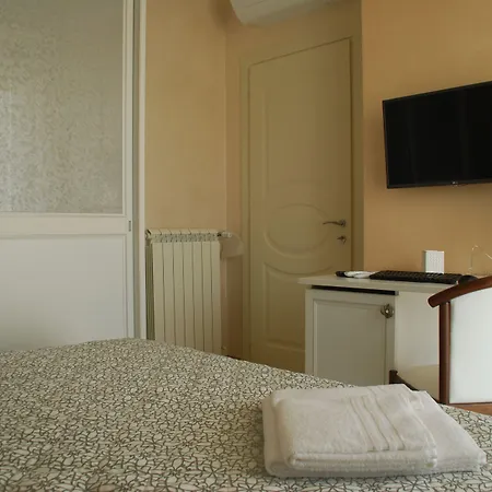 Daphnae House בית הארחה 4*
