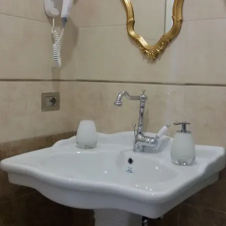 Daphnae House 4*