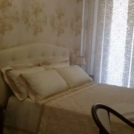 Daphnae House בית הארחה