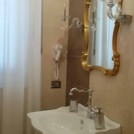 Daphnae House בית הארחה 4*