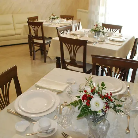 Daphnae House בית הארחה 4*